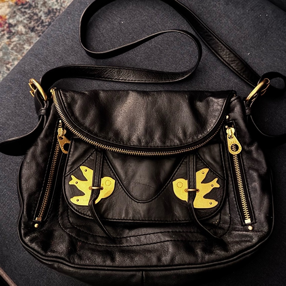 MARC JACOBS PETAL TO THE METAL BLACK LEATHER GOLD SPARROW CROSSBODY SHOULDER BAG